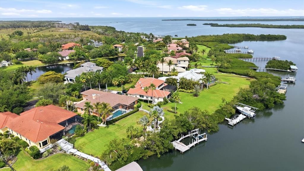 Activo con contrato: $1,690,000 (4 camas, 3 baños, 3414 Pies cuadrados)