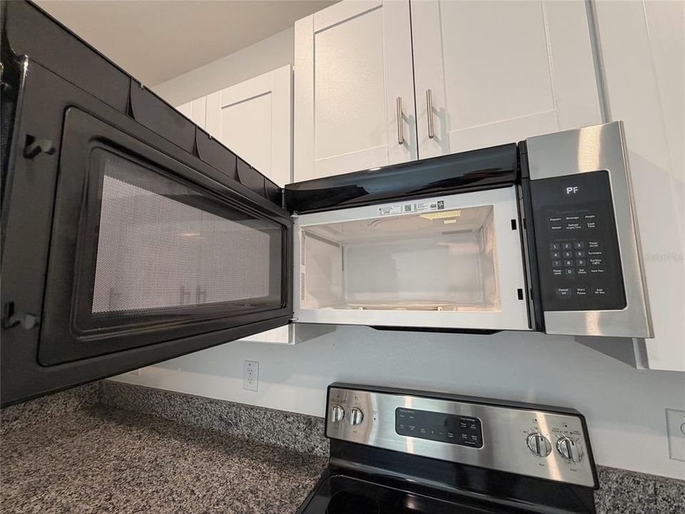 For Rent: $2,100 (3 beds, 2 baths, 1634 Square Feet)