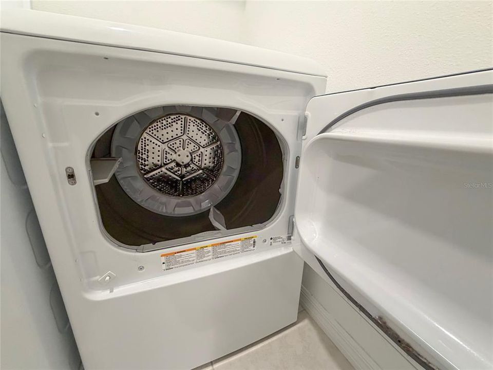 For Rent: $2,100 (3 beds, 2 baths, 1634 Square Feet)