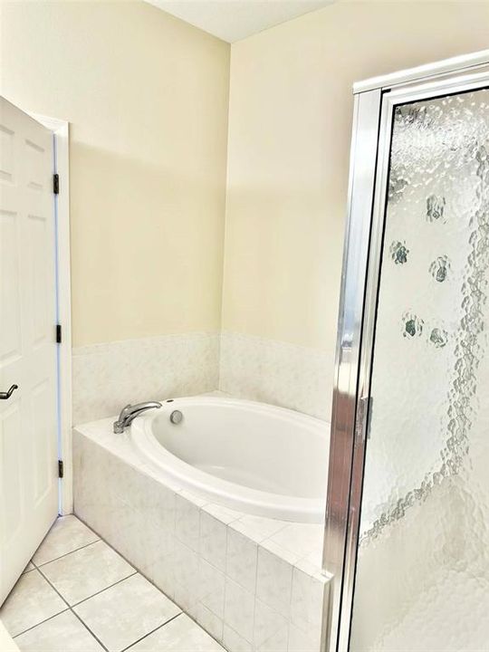 Под контрактом: $289,900 (3 спален, 2 ванн, 1802 Квадратных фут)
