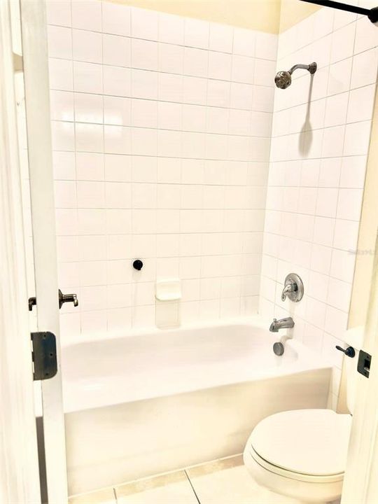 Под контрактом: $289,900 (3 спален, 2 ванн, 1802 Квадратных фут)