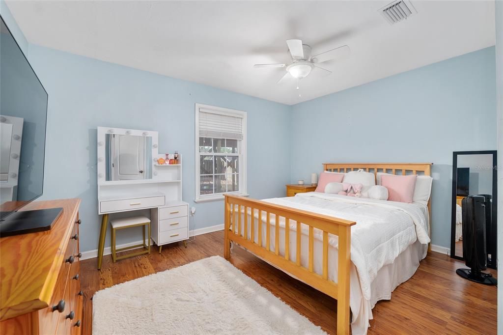 For Sale: $389,000 (4 beds, 3 baths, 1907 Square Feet)