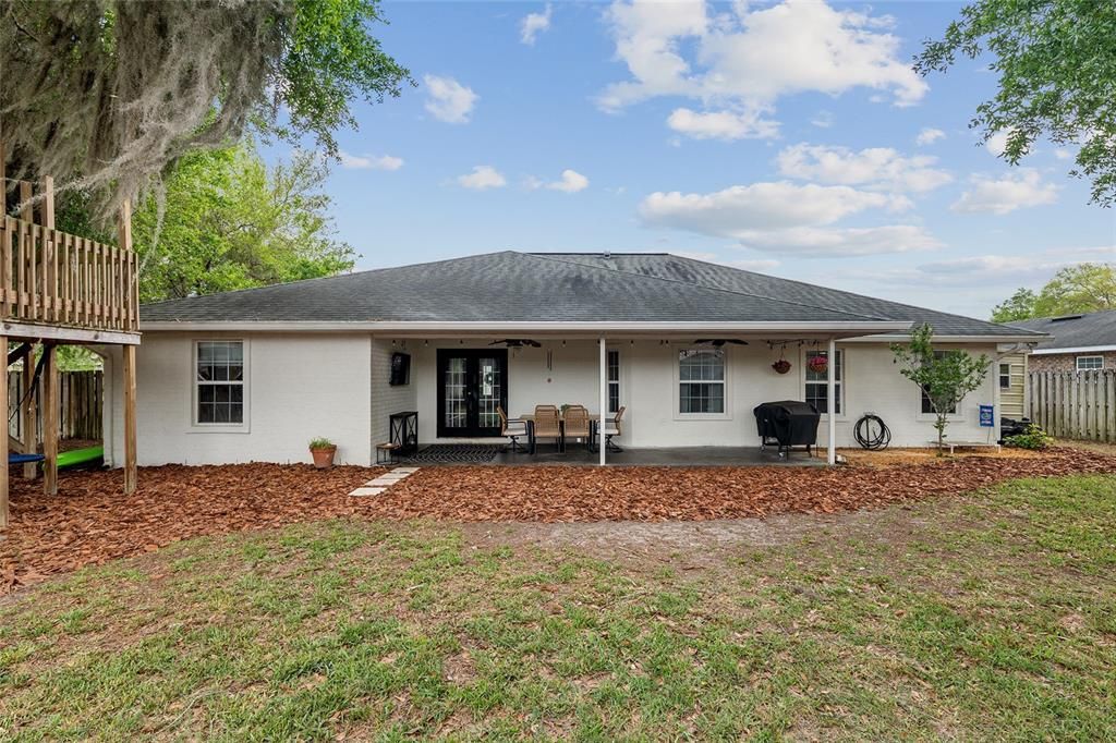For Sale: $389,000 (4 beds, 3 baths, 1907 Square Feet)