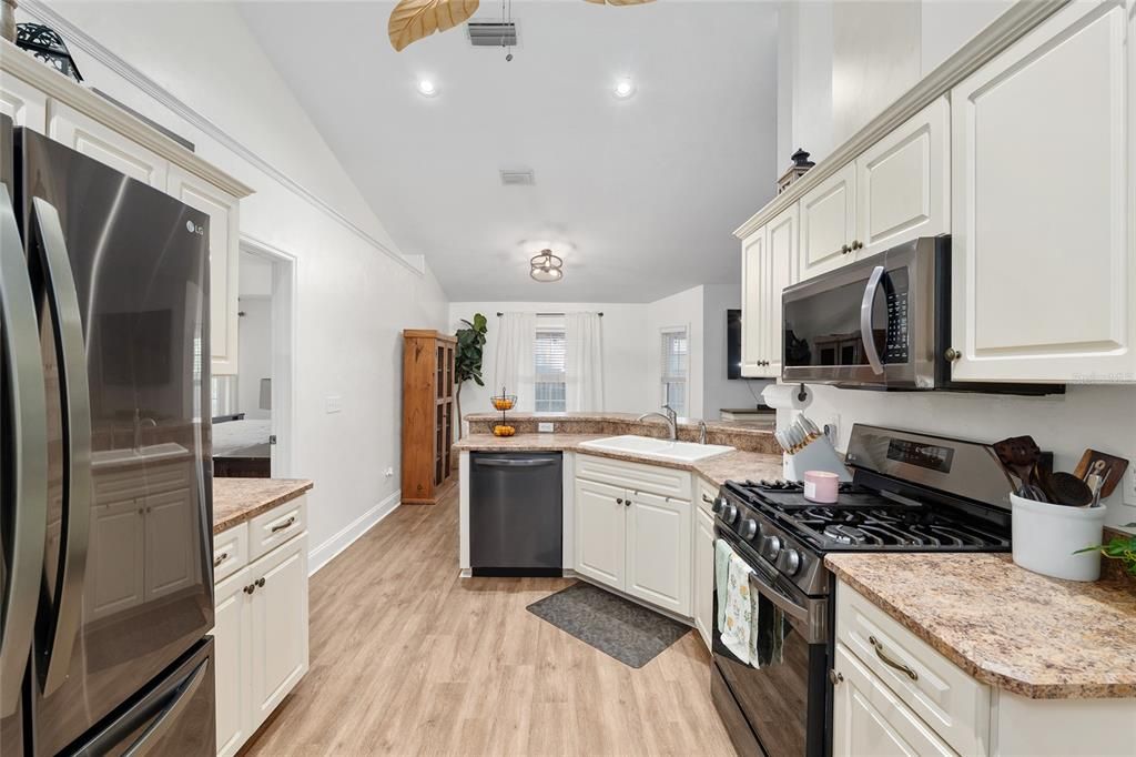 For Sale: $389,000 (4 beds, 3 baths, 1907 Square Feet)