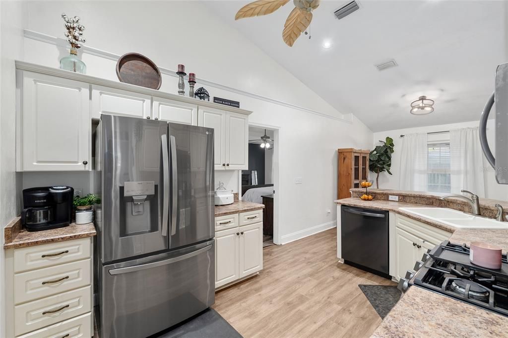 For Sale: $389,000 (4 beds, 3 baths, 1907 Square Feet)
