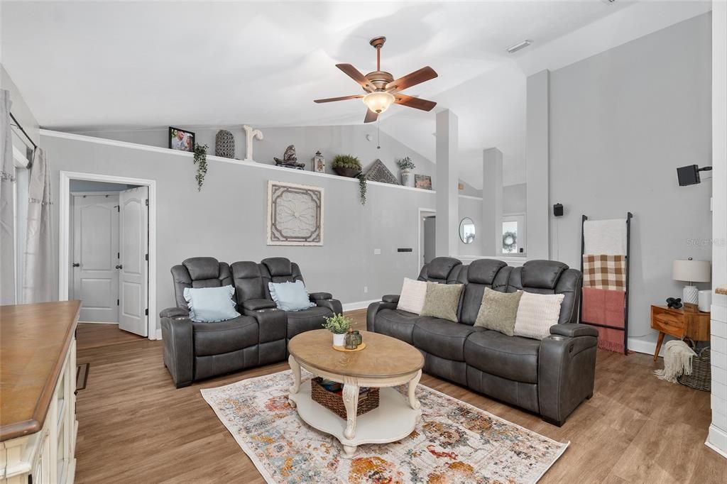 For Sale: $389,000 (4 beds, 3 baths, 1907 Square Feet)