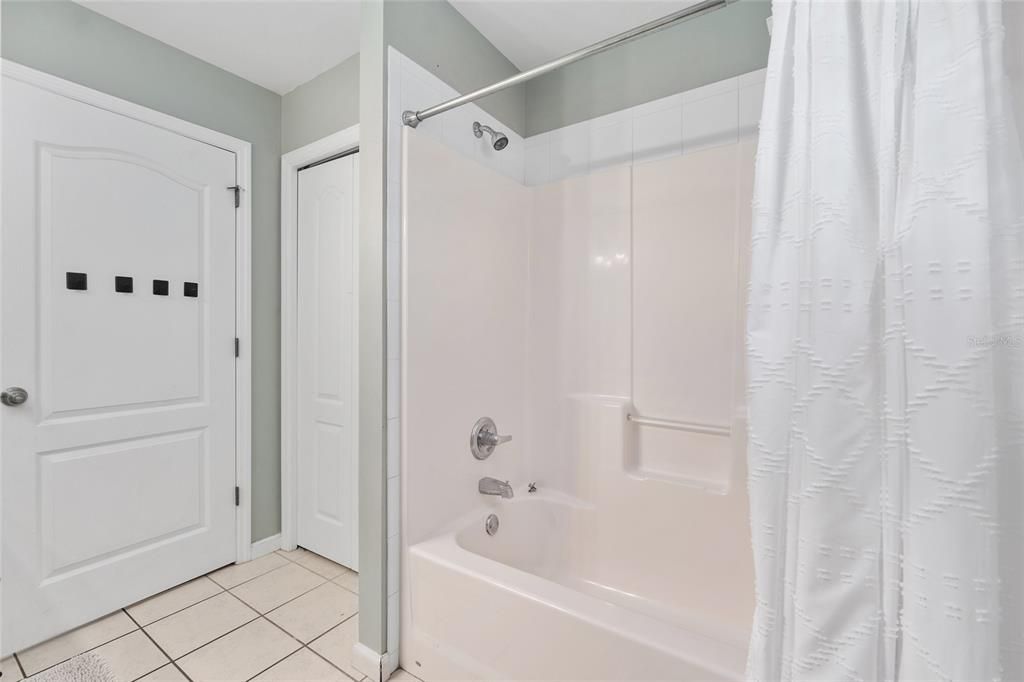 For Sale: $389,000 (4 beds, 3 baths, 1907 Square Feet)
