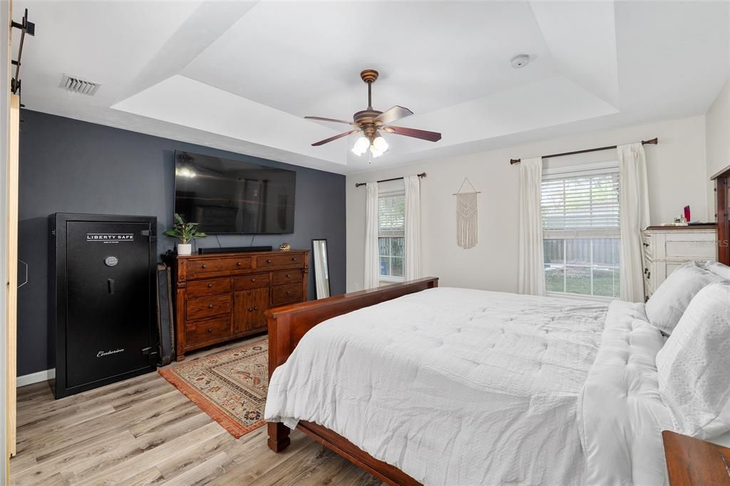 For Sale: $389,000 (4 beds, 3 baths, 1907 Square Feet)