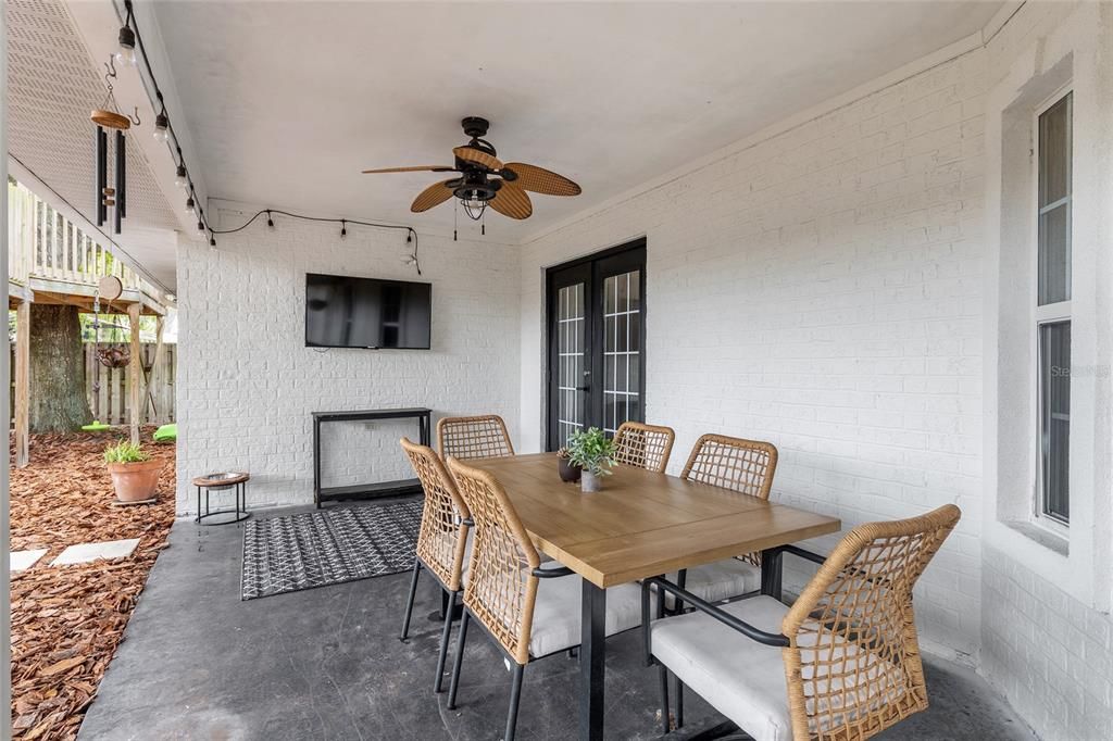 For Sale: $389,000 (4 beds, 3 baths, 1907 Square Feet)