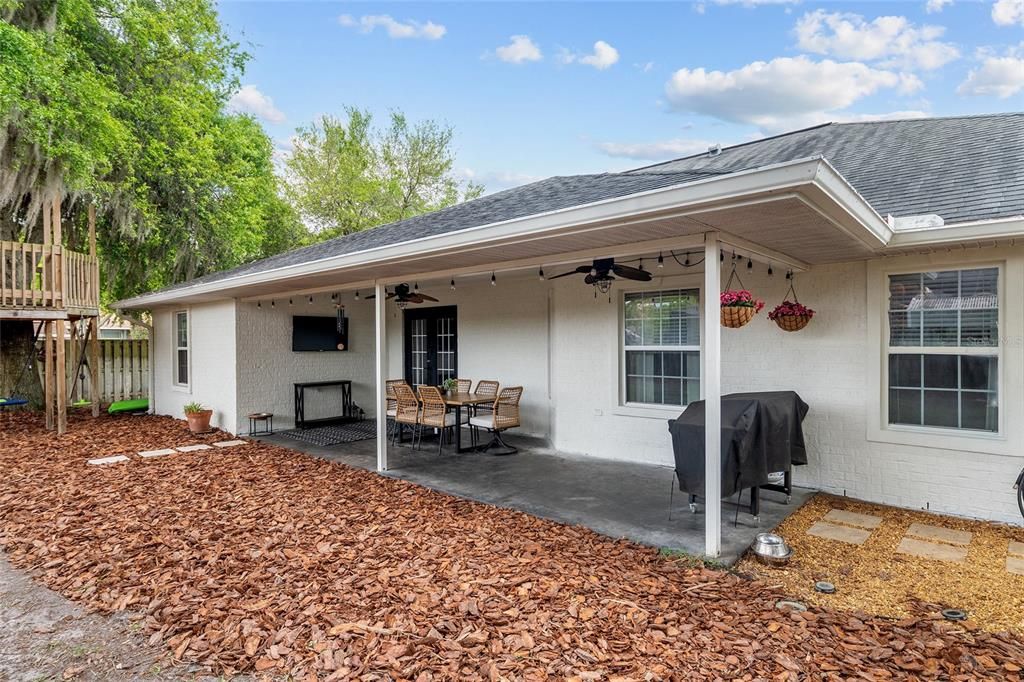 For Sale: $389,000 (4 beds, 3 baths, 1907 Square Feet)