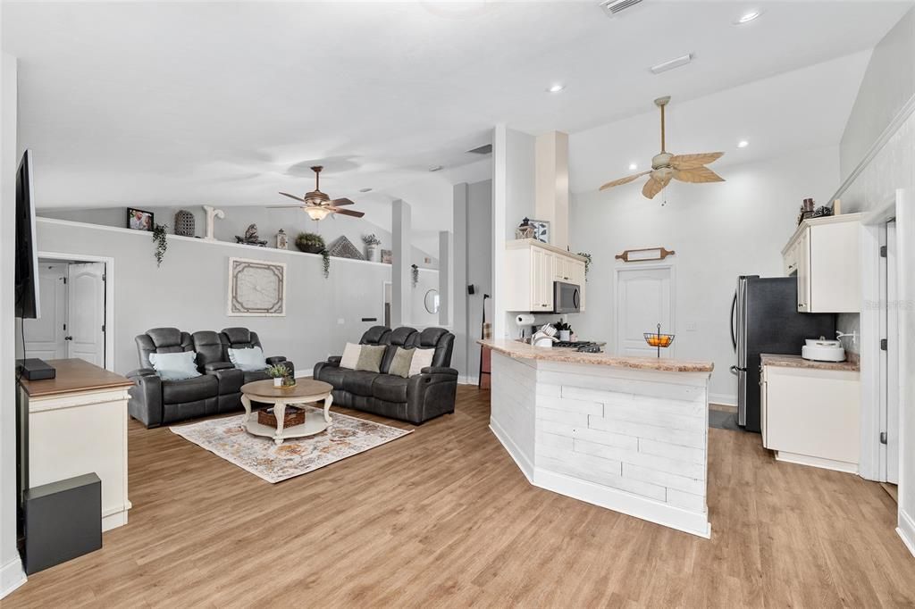 For Sale: $389,000 (4 beds, 3 baths, 1907 Square Feet)