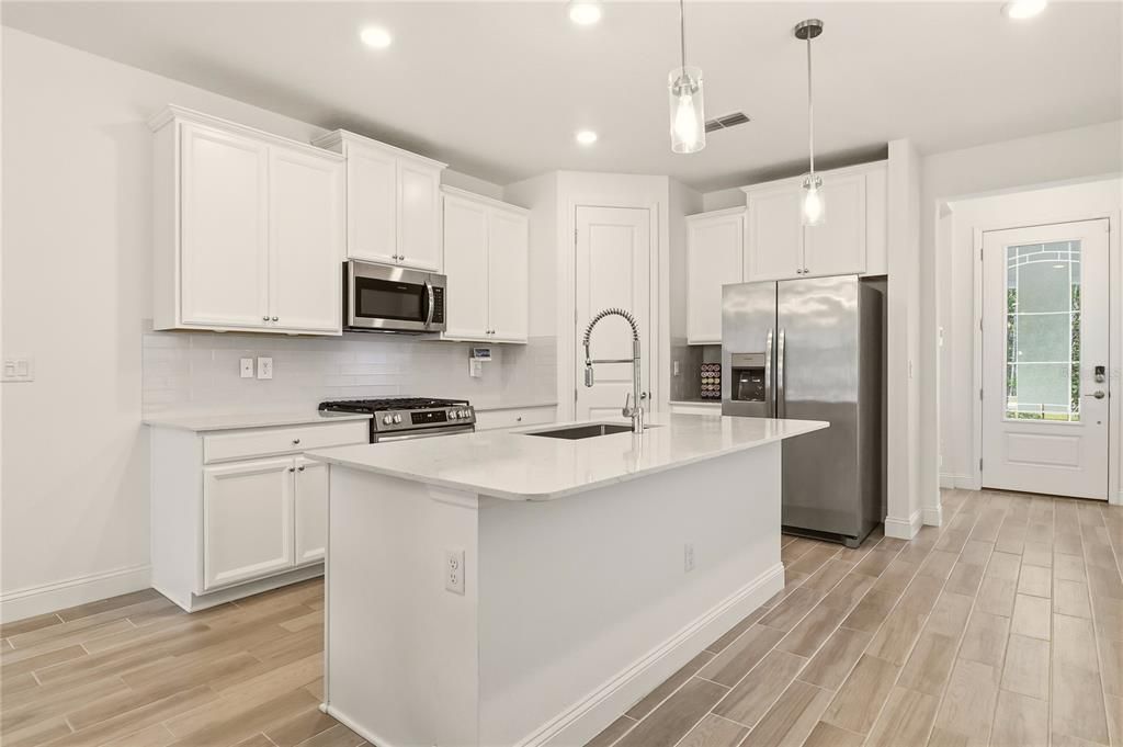 For Sale: $439,000 (2 beds, 2 baths, 1710 Square Feet)