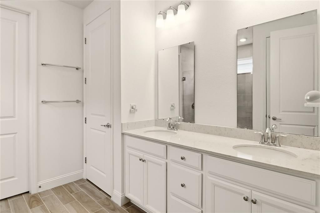 For Sale: $439,000 (2 beds, 2 baths, 1710 Square Feet)