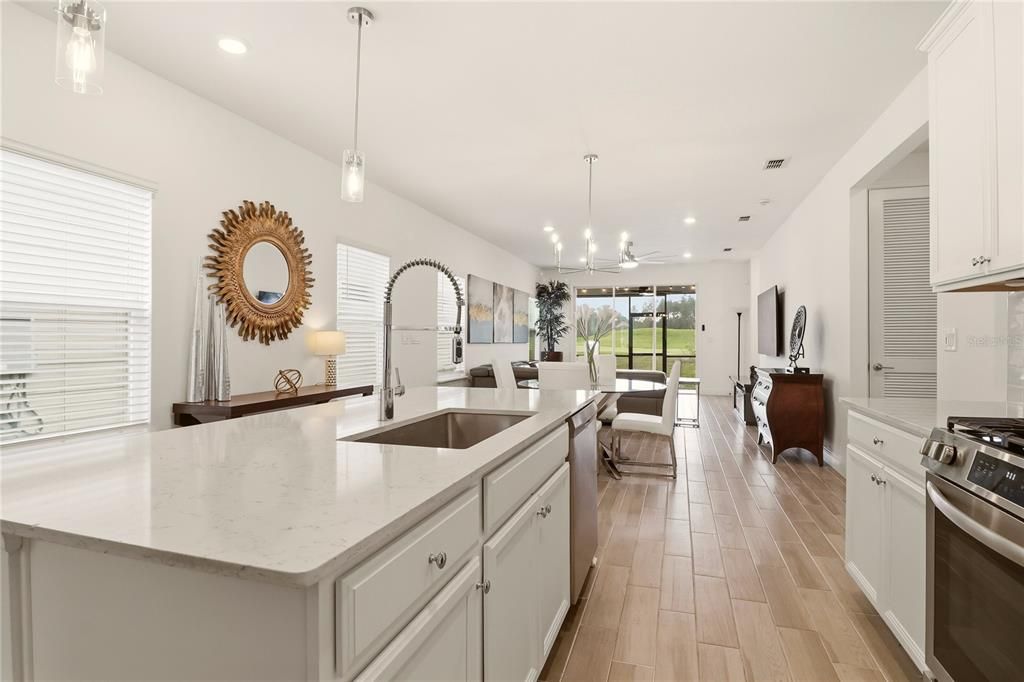 For Sale: $439,000 (2 beds, 2 baths, 1710 Square Feet)