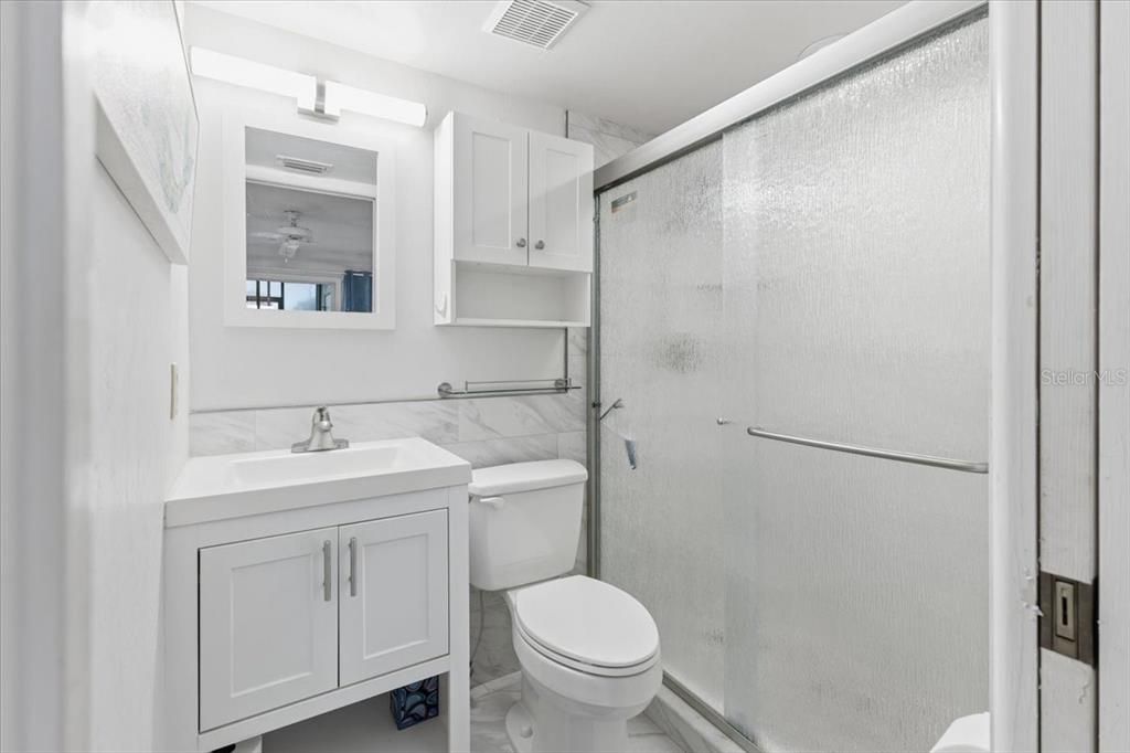 На продажу: $149,900 (2 спален, 2 ванн, 933 Квадратных фут)