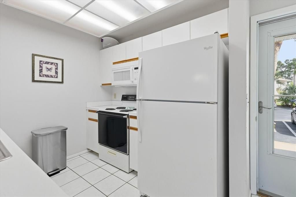 На продажу: $149,900 (2 спален, 2 ванн, 933 Квадратных фут)