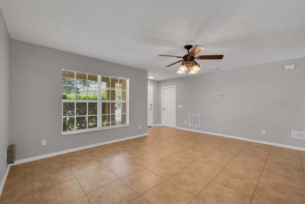 Active With Contract: $2,000 (4 beds, 2 baths, 1438 Square Feet)