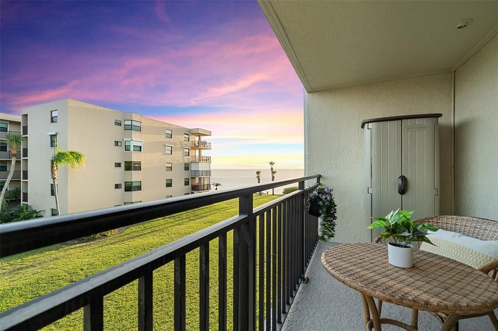 For Sale: $235,000 (2 beds, 2 baths, 1023 Square Feet)