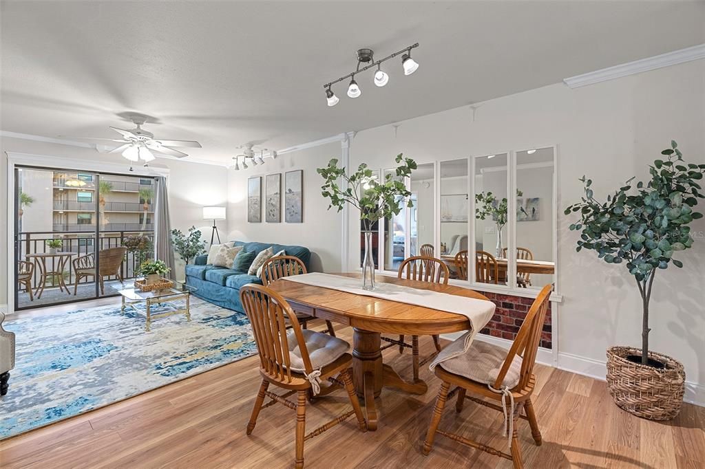 For Sale: $235,000 (2 beds, 2 baths, 1023 Square Feet)