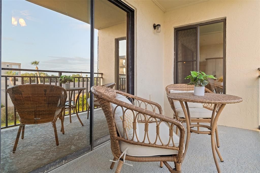For Sale: $235,000 (2 beds, 2 baths, 1023 Square Feet)