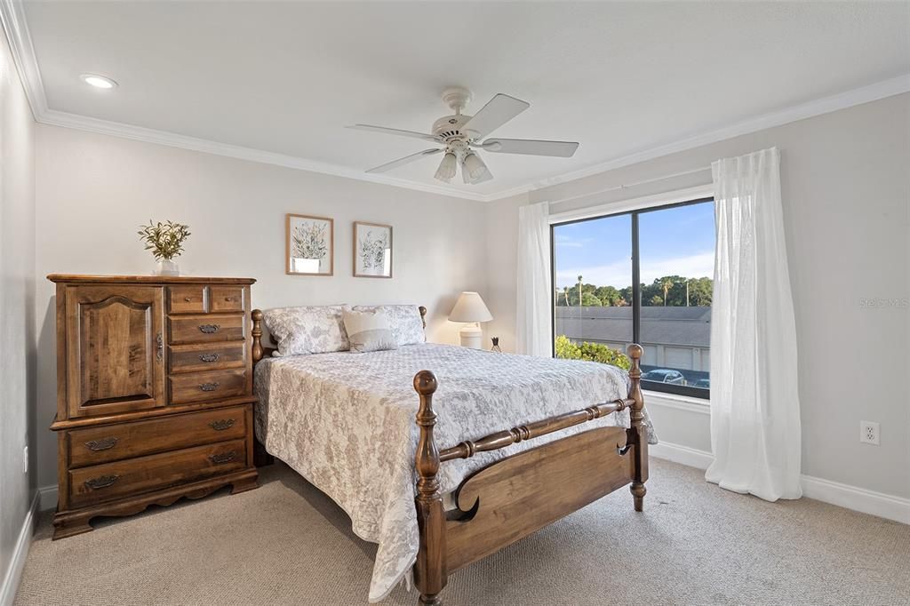 For Sale: $235,000 (2 beds, 2 baths, 1023 Square Feet)