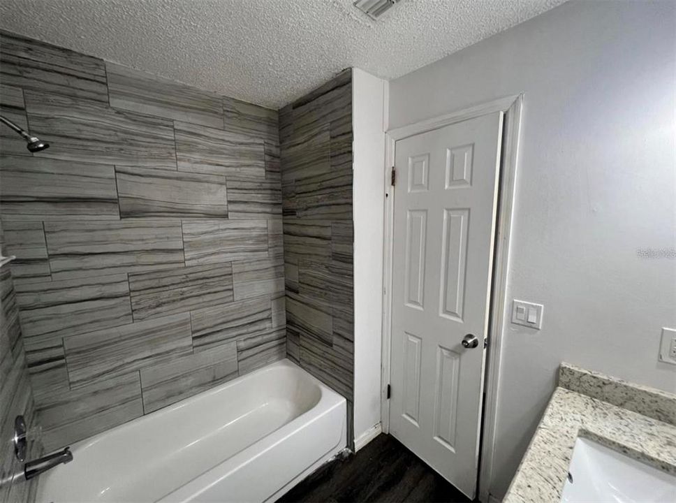 Active With Contract: $185,000 (2 beds, 2 baths, 889 Square Feet)