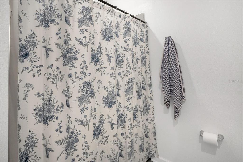 For Rent: $2,800 (4 beds, 2 baths, 1858 Square Feet)