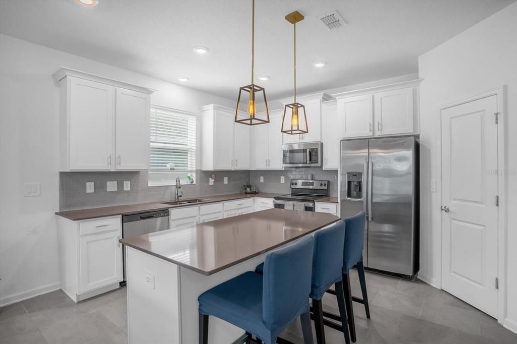 For Rent: $2,800 (4 beds, 2 baths, 1858 Square Feet)