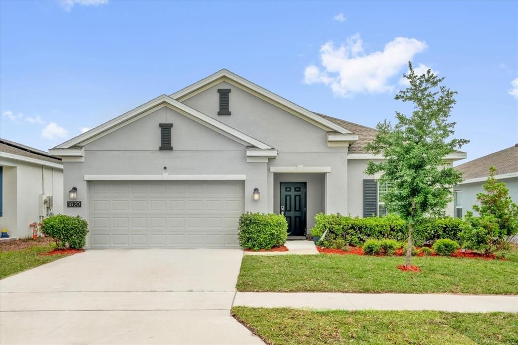 For Rent: $2,800 (4 beds, 2 baths, 1858 Square Feet)