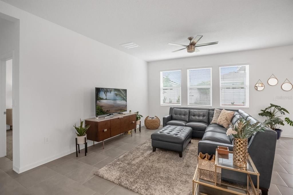For Rent: $2,800 (4 beds, 2 baths, 1858 Square Feet)