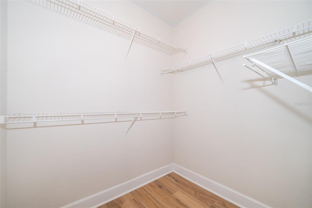 Active With Contract: $1,575 (1 beds, 1 baths, 739 Square Feet)