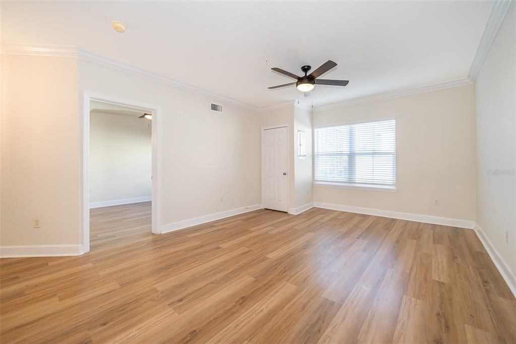 Active With Contract: $1,575 (1 beds, 1 baths, 739 Square Feet)