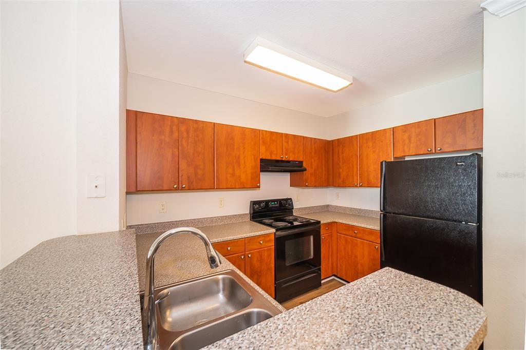 Active With Contract: $1,575 (1 beds, 1 baths, 739 Square Feet)