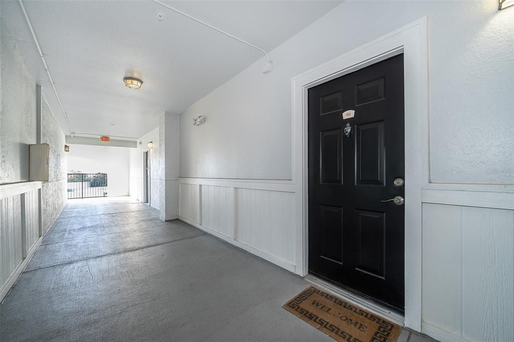 Active With Contract: $1,575 (1 beds, 1 baths, 739 Square Feet)