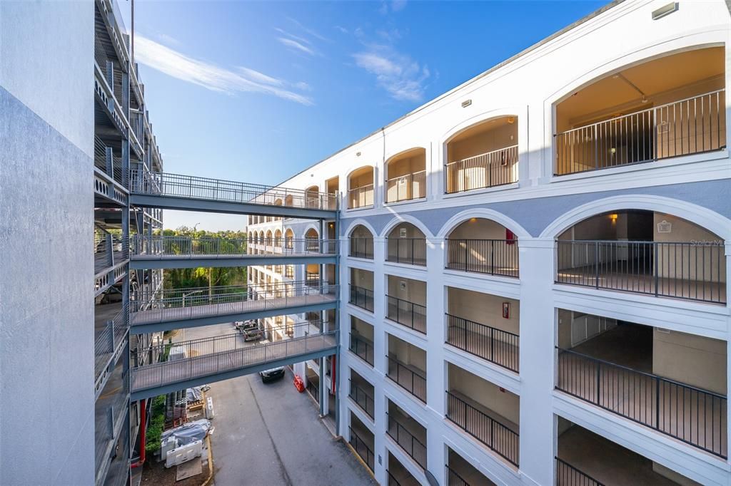 Active With Contract: $1,575 (1 beds, 1 baths, 739 Square Feet)