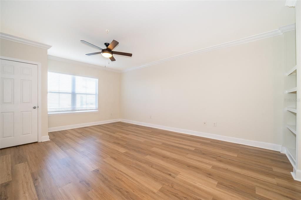 Active With Contract: $1,575 (1 beds, 1 baths, 739 Square Feet)