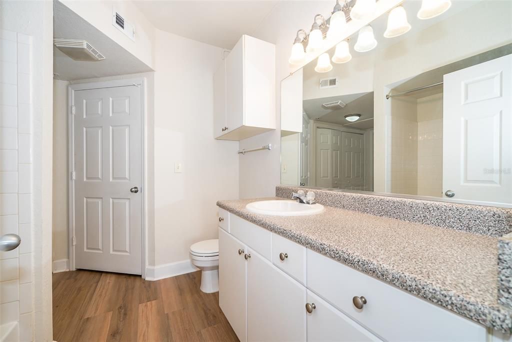 Active With Contract: $1,575 (1 beds, 1 baths, 739 Square Feet)