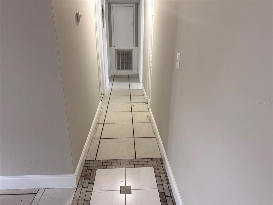 Activo con contrato: $220,000 (3 camas, 1 baños, 1000 Pies cuadrados)