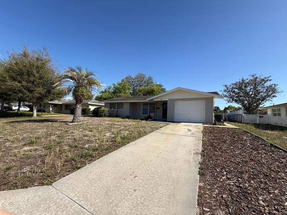 For Rent: $2,100 (3 beds, 2 baths, 1063 Square Feet)