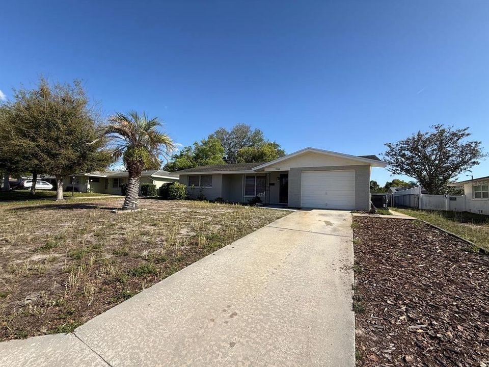 For Rent: $2,100 (3 beds, 2 baths, 1063 Square Feet)