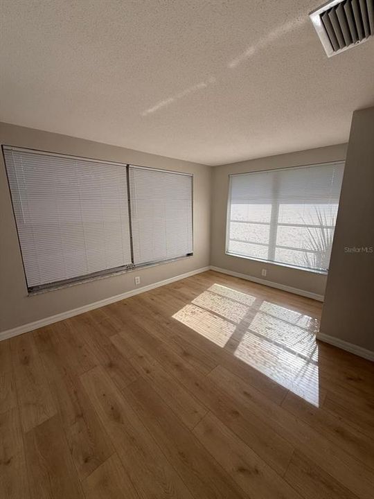 For Rent: $2,100 (3 beds, 2 baths, 1063 Square Feet)