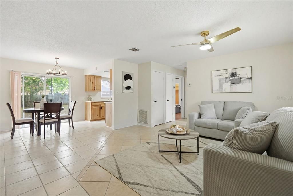 Activo con contrato: $274,900 (3 camas, 2 baños, 1296 Pies cuadrados)