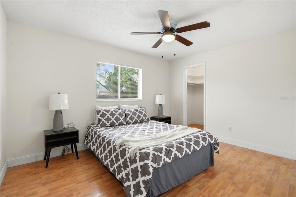 Activo con contrato: $274,900 (3 camas, 2 baños, 1296 Pies cuadrados)