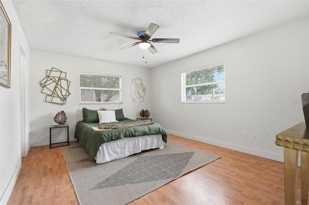 Activo con contrato: $274,900 (3 camas, 2 baños, 1296 Pies cuadrados)