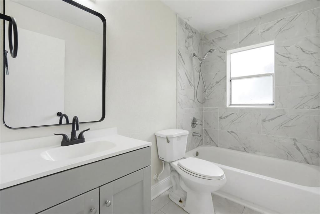 Activo con contrato: $274,900 (3 camas, 2 baños, 1296 Pies cuadrados)