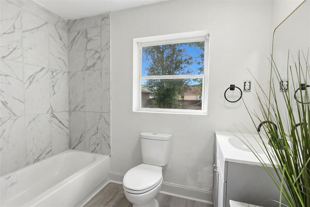 Activo con contrato: $274,900 (3 camas, 2 baños, 1296 Pies cuadrados)