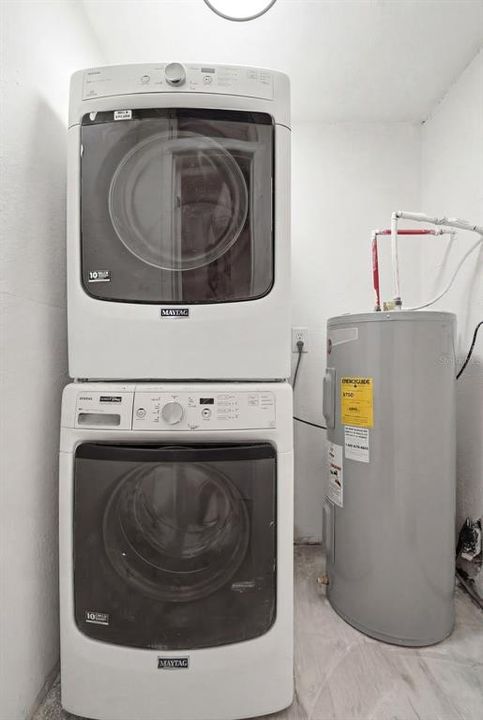 Activo con contrato: $274,900 (3 camas, 2 baños, 1296 Pies cuadrados)