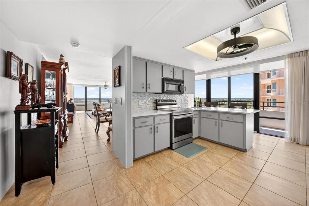 For Sale: $625,000 (3 beds, 2 baths, 2085 Square Feet)