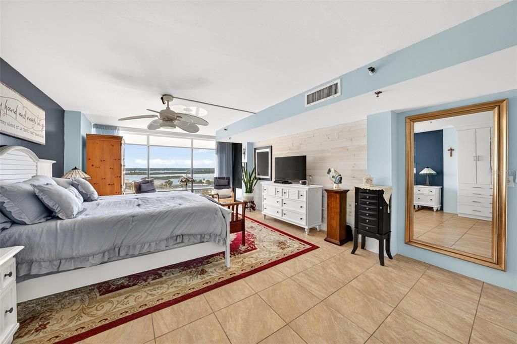 For Sale: $625,000 (3 beds, 2 baths, 2085 Square Feet)