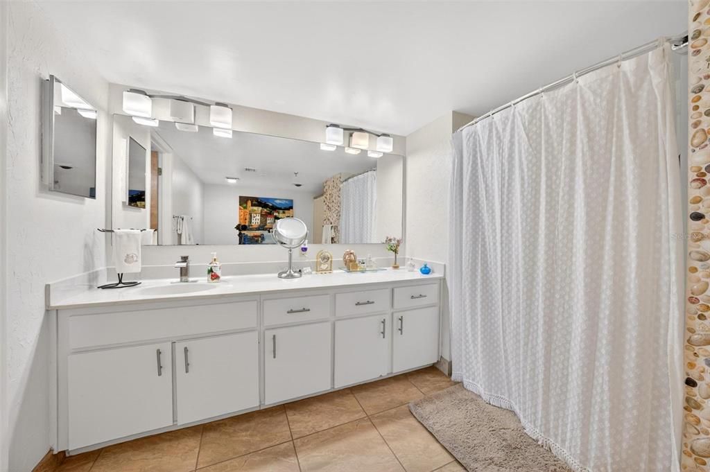 For Sale: $625,000 (3 beds, 2 baths, 2085 Square Feet)